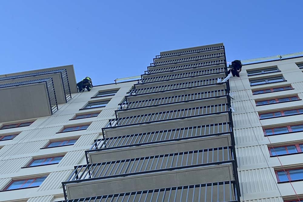 Stuprör som placeras på ett hus